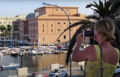  turistkinja slika luku u italiji 