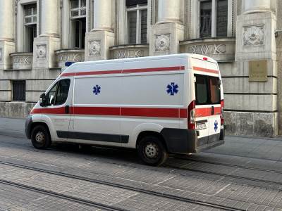  U kakvom je stanju povređeni tinejdžer u školi u Beogradu 