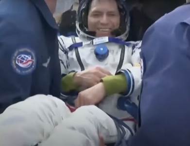  Astronaut se vratio na Zemlju posle 371 dana u svemiru 