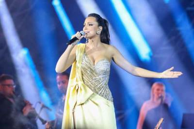  Aleksandra Prijović dobila poklon od publike na koncertu 