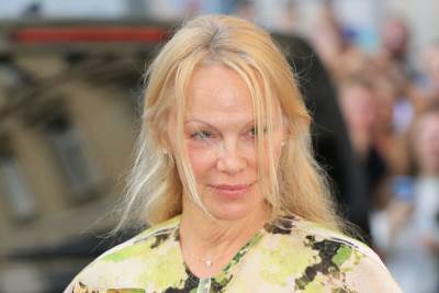  Pamela Anderson u modnoj kampanji bez šminke 