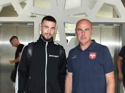  Srpski fudbaler Mihailo Stevanović navija za Zvezdu i Partizan 