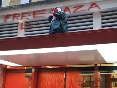  Muškarac na zgradi u Londonu napisao "Oslobodite Gazu" 