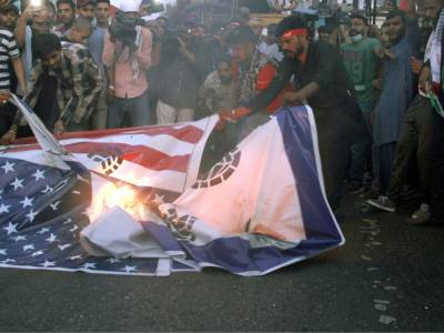  Šiju američke zastave za spaljivanje 