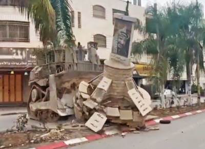 Izraelci ruše spomenik Jaseru Arafatu 
