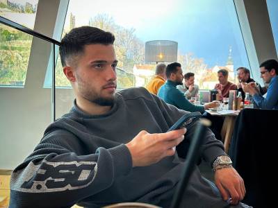  Fudbaler iz Bosne sluša Sinana Sakića u Austriji 