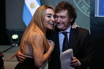  Ko je devojka Havijera Mileja i nova prva dama Argentine 