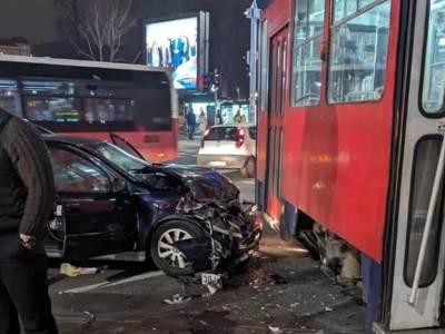  Sudar tramvaja i automobila u Beogradu 