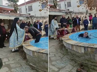  Pliva za časni krst u fontani 