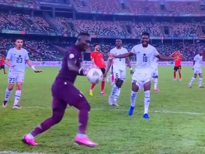  Golman Gane napravio glupost na Kupu afričkih nacija video snimak 