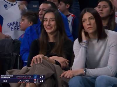  Tijana Bošković i Hande Baladin na utakmici Evrolige 