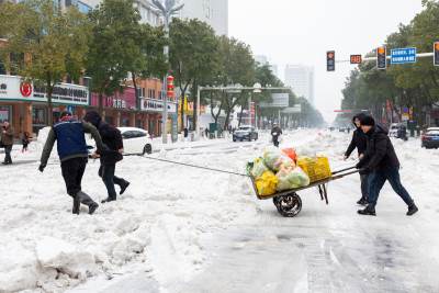  Sneg doveo do saobraćajnog haosa u Kini 