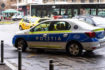  Policijski automobil ispred severne železničke stanice Bukurešt, Rumunija 