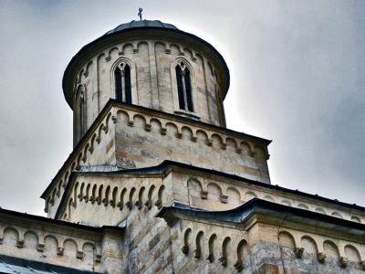  Čije su srpske crkve na Kosovu 