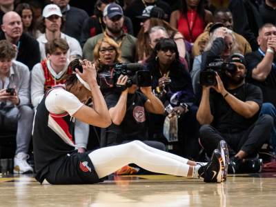  NBA košarkaš šutira bacanja jednom rukom video snimak 