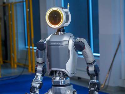  Atlas humanoidni robot 