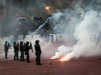  Policija uhapsila navijače Zvezde i Partizana zbog tuče u Beogradu kod Vukovog spomenika  