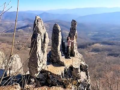  Ostatovička “Tri kamena” ili srpski “Stounhendž” 