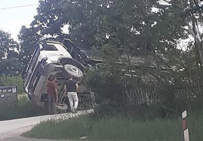  Prevrnuo se građevinski kamion u selu kod Čačka 