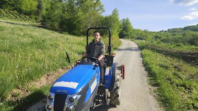  Meštani prijepoljskog sela Goločevine dobili su asfalt posle obećanja predsednika Srbije 