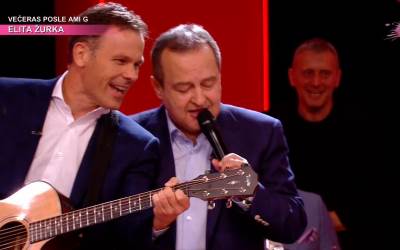  Ivica Dačić pevao u emisiji uživo, Siniša Mali svirao gitaru 