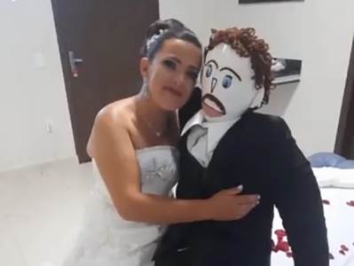  Žena se udala za lutku 