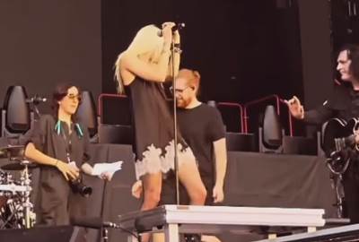  Tejlor Momsen ujeo slepi miš na koncertu 