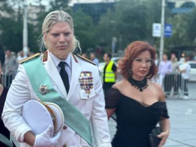  Adam Adaktar šokirao izdanjem na izboru za mis Srbije, došao kao Tito 