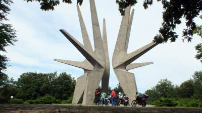  Spomenik na Kosmaju podignut je u čast stradalih partizanskih boraca 