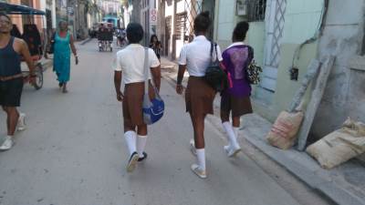  Školske uniforme - da li ih treba vratiti u škole 