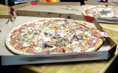   Kanada - Kontrolori leta poslali stotine pica američkim kolegama 