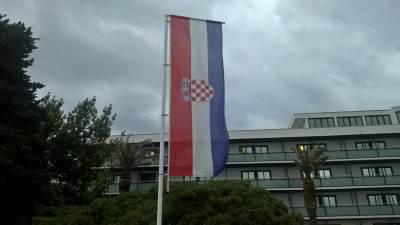  Hrvatska - Skupljeni potpisi za referendum za smanjenje prava manjina 
