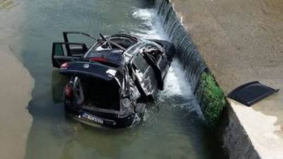  Automobilom sleteli u reku (FOTO, VIDEO) 