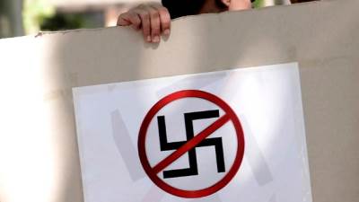  Niš - nacistički pozdrav tokom šetnje antifašista 