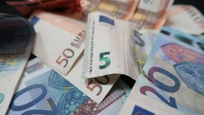  Anketa: Prosečan mito u Srbiji 74 EVRA! Evo ko su najkorumpiraniji 