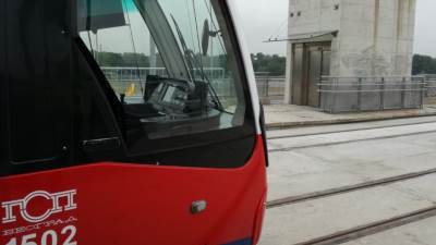  Automobil blokira prolaz tramvajima kod Palilulske pijace 