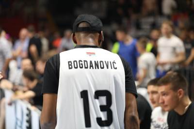  Bogdan Bogdanović doveo trenera na derbi, Akači Okugo iz Sakramento Kingsa 