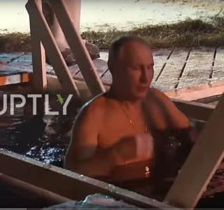  Miroslav lazanski se kupao u hladnoj reci u Rusiji na Bogojavljenje 