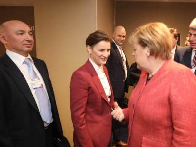 Ana Brnabić u Davosu - srela se sa Merkel 