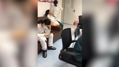  Koronavirus - snimak iz Kine - lekari plaču 