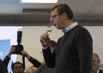  Aleksandar Vučić zove pacijente telefonom nulti pacijent iz KCV piće na Paliću 