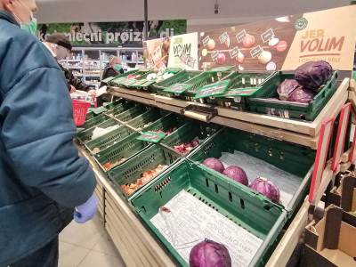  Vlada razmišlja o taksama: Kupovaćemo (skuplje) srpsko povrće? 