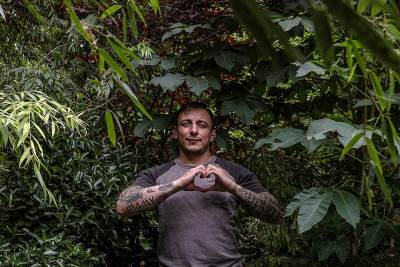 Dušan Džakić vrt koji podseća na džunglu usred Zemuna FOTOGRAFIJE 
