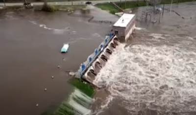  SAD Mičigen pukle dve brane poplava 