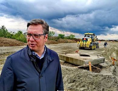  Vučić obišao radove na izgradnji petlje Batajnica 