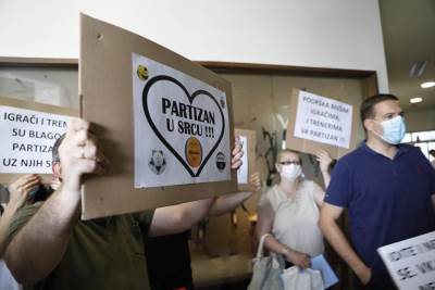  Vaterpolo Partizan roditelji dece protest bazen Šoštar Rakas dug video 