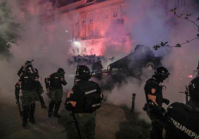  Protesti - neredi -Napad na polciju - Vesić - Strane službe - Neredi Beograd 