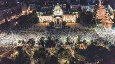  Protesti - Neredi - Srbija - Savetnik ministra Trivana - SPS - SNS - Vlast - Koalicija - Brnabić  