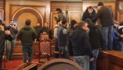  jermenija protesti upad u vladu 