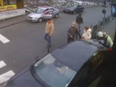  beograd miljakovac saobracajna nesreca zena automobil pokosila pesake video snimak 